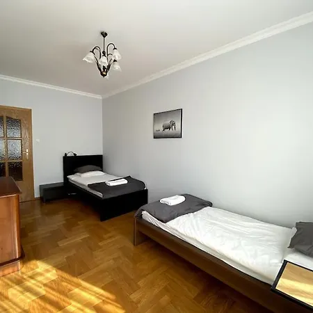 Apartment For A Group Close To The Subway